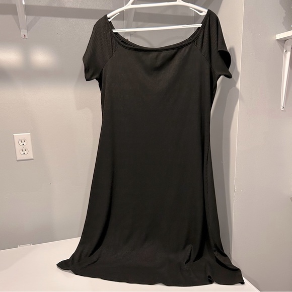 feathers Dresses & Skirts - Feathers Ribbed Capped Sleeve Black Dress